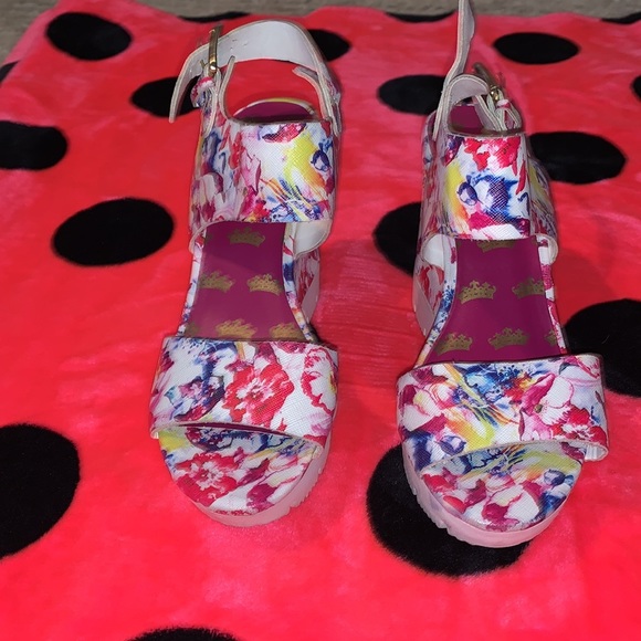 JUICY COUTURE PLATFORM STRAPPY HEELS - Picture 2 of 5